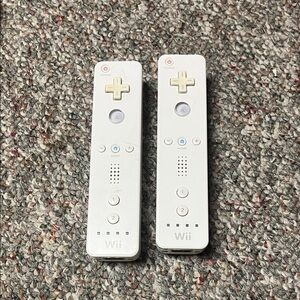 Wii White Remote Controllers